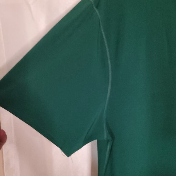 Men's XL Deep Green V-Neck Performance T-Shirt - Picture 3 of 12